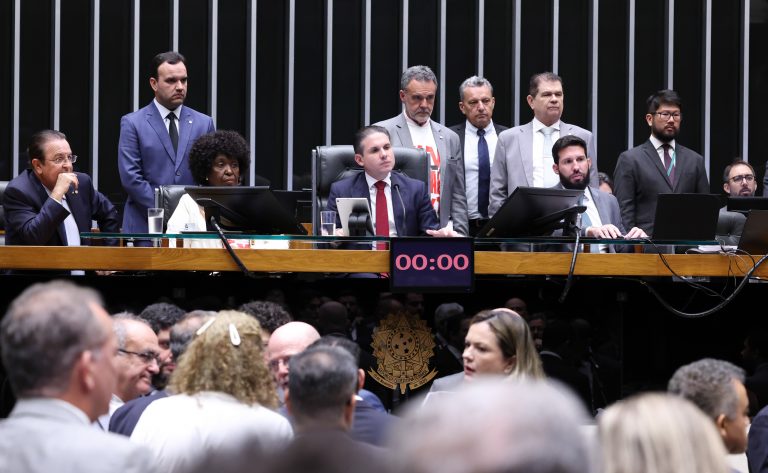 Negociação coletiva, transição e livre iniciativa: Senado precisa ajustar PEC da escala 6×1 antes de aprovar texto final